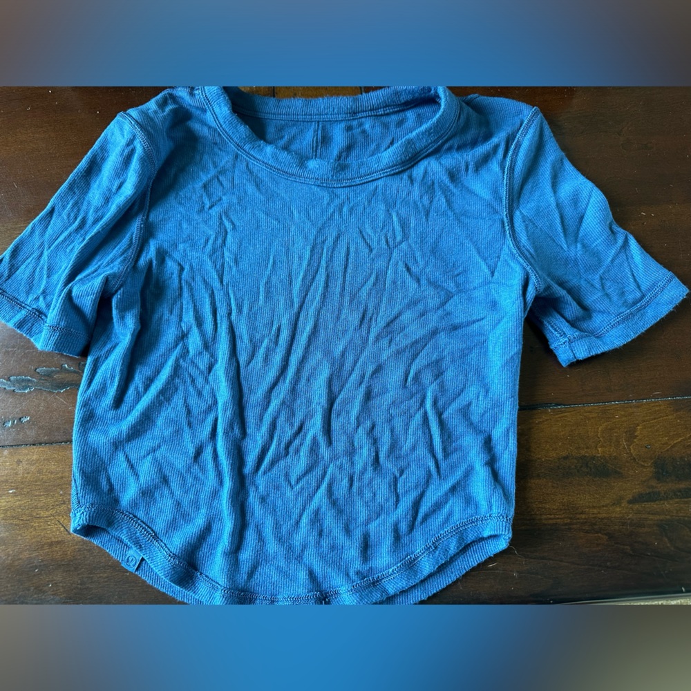 Lululemon blue crop like top